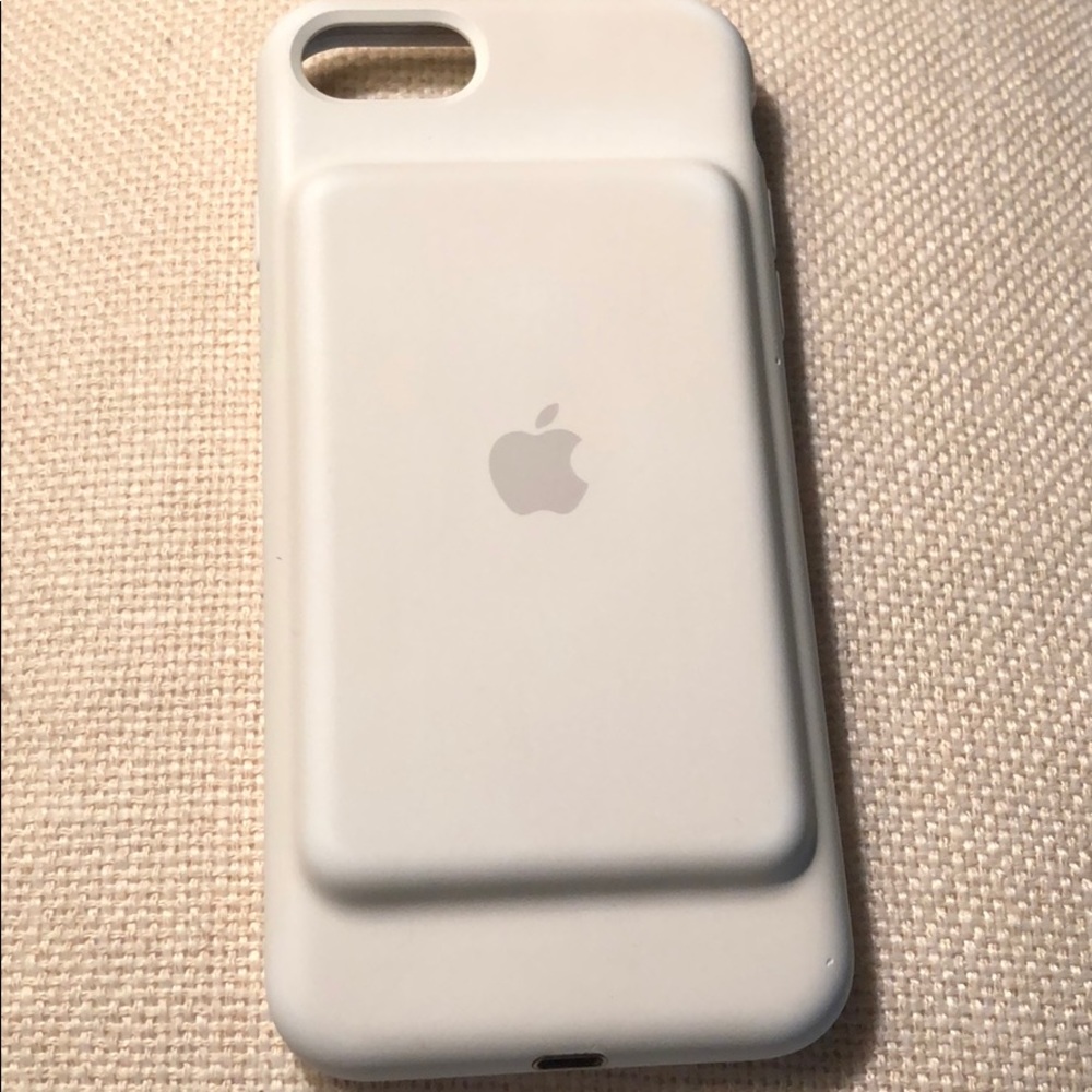 Apple iPhone 7 battery pack case in white